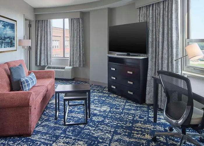 Homewood Suites Savannah Historic District/Riverfront